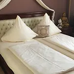 Отель Nuernberger Hof In Altdorf 3*