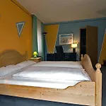 Nuernberger Hof In Altdorf Отель